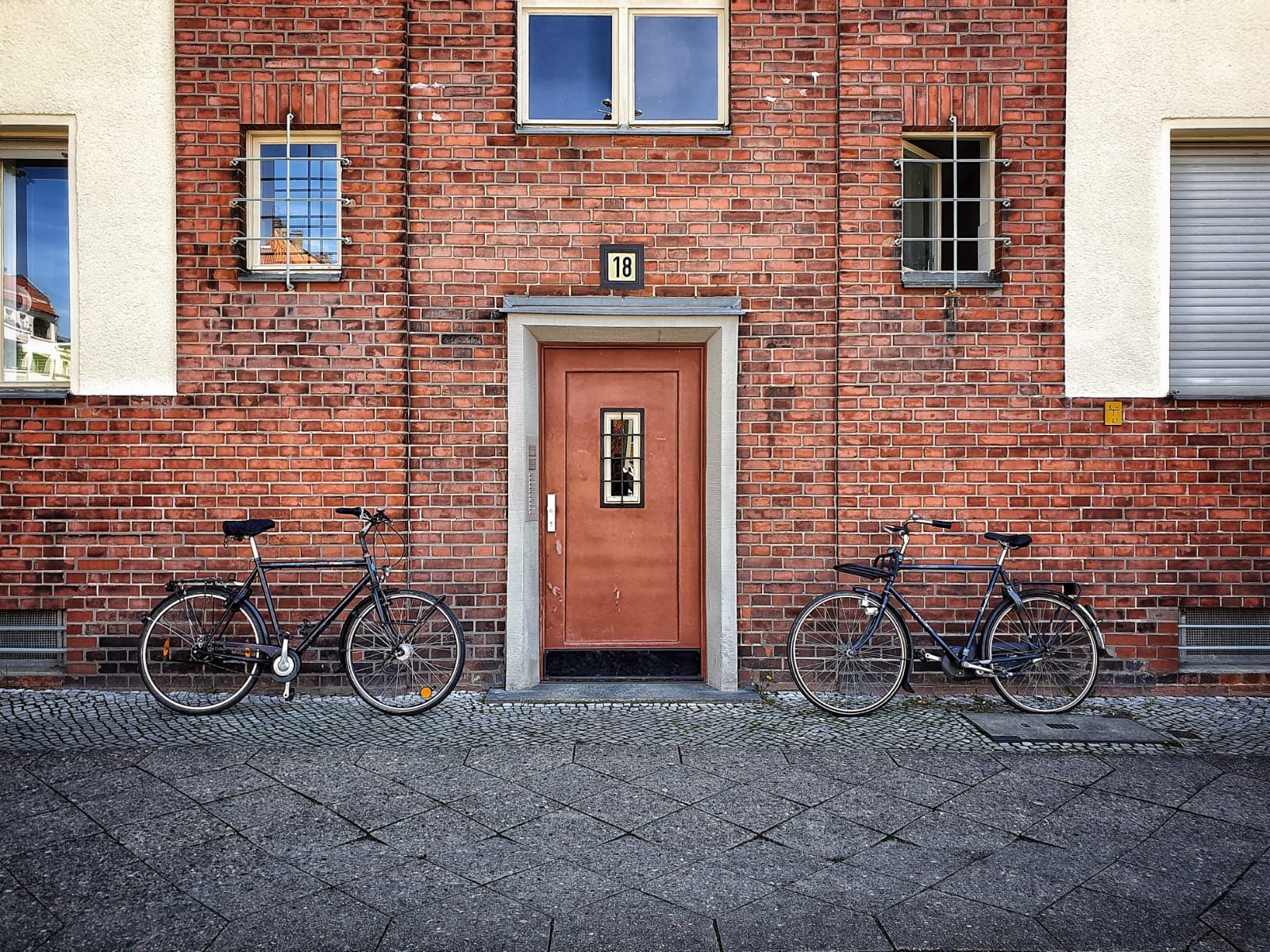 Two Bikes & a Door | © Anne Seubert